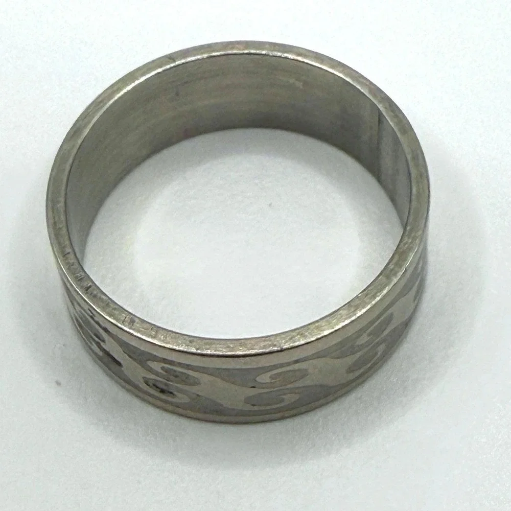 Stainless Steel Band Ring Size 7.5 Silver Engraved‎ Textured Unisex ring